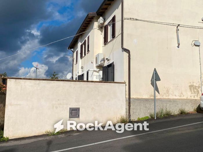 Appartamento trilocale in vendita in Via Colacà, Martone