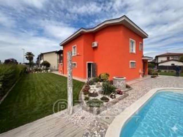 Casa con 5 locali in vendita in Via del Castello, Ricengo
