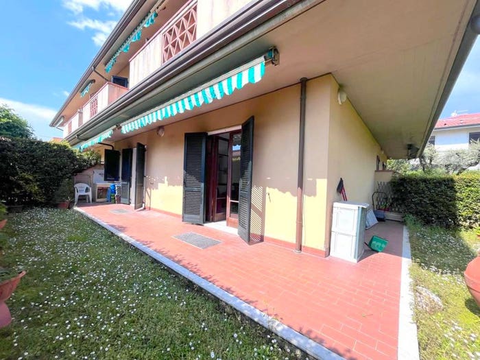 Casa quadrilocale in vendita in Via San Leonardo, Marina di Massa Centro, Massa
