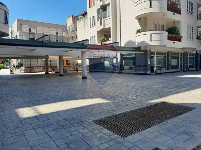 Casa trilocale in vendita in Piazza Aldo Moro, Corso Trieste, Caserta