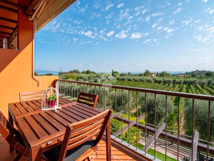 Appartamento trilocale in vendita in Via Borgo Alto, Castello, Puegnago sul Garda