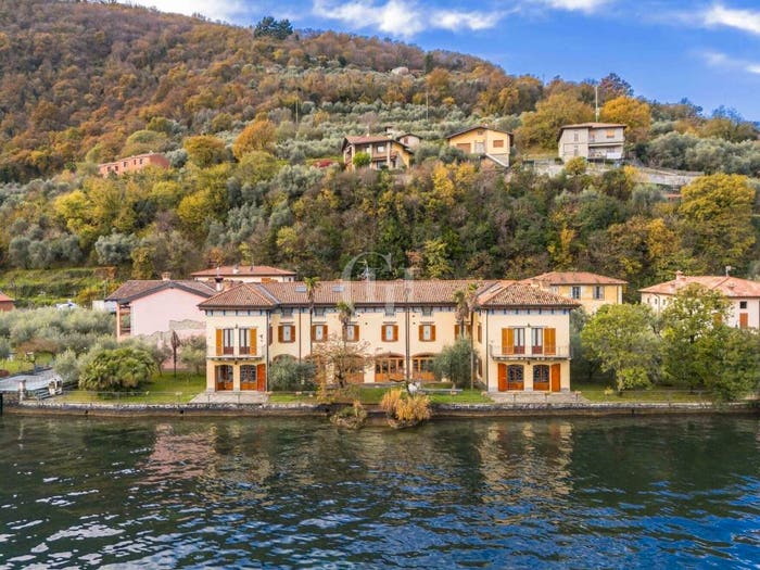 Casa con 6 locali in vendita in Località Carzano, Carzano, Monte Isola