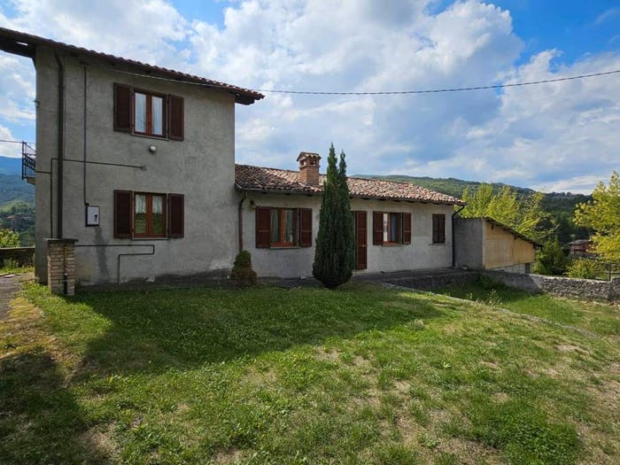Casa con 5 locali in vendita in Frazione Casa Villa, Romagnese