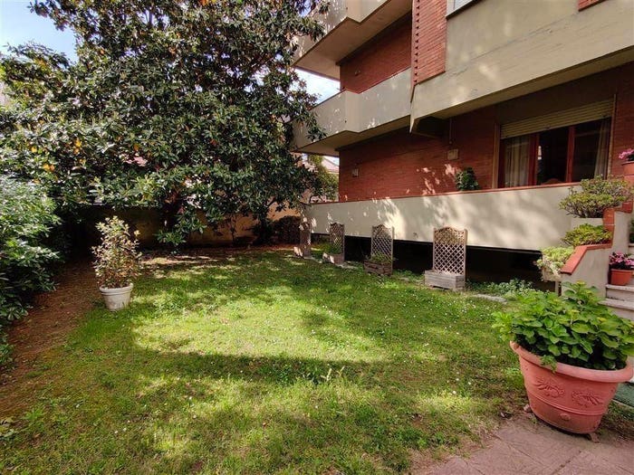 Appartamento con 6 locali in vendita in Massa, Marina di Massa Centro