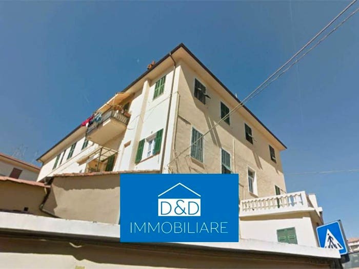 Appartamento quadrilocale in vendita in Via Mazzini, Porto Maurizio, Imperia