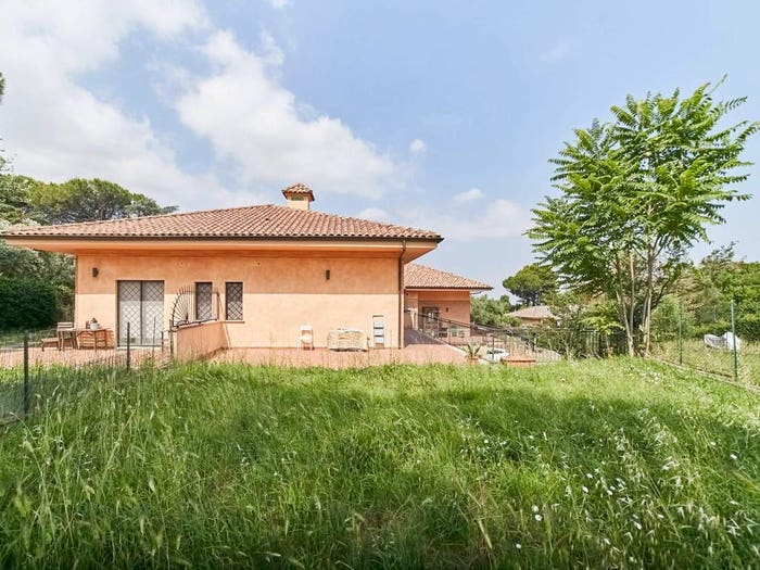 Appartamento quadrilocale in vendita in Viale Enrico Fermi, Frascati