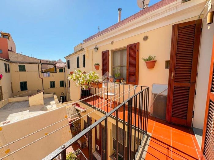 Appartamento trilocale in vendita in Via Carlo Alberto, Centro Storico, Alghero