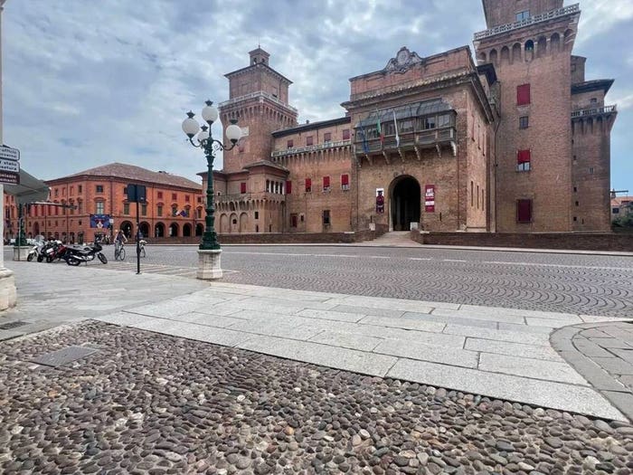 Appartamento trilocale in vendita in Via Alberto Lollio, Centro Storico, Ferrara