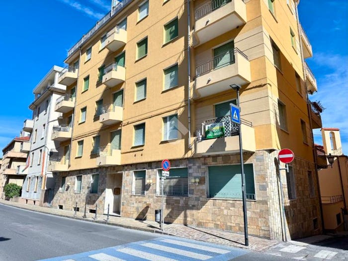 Appartamento trilocale in vendita in Viale D Hanbury, Regione Paradiso, Alassio