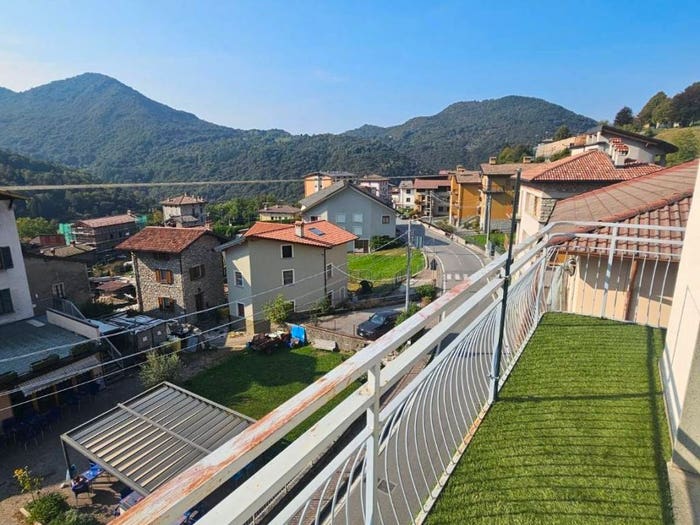 Appartamento bilocale in vendita in Via Adamello, Centro, Esino Lario