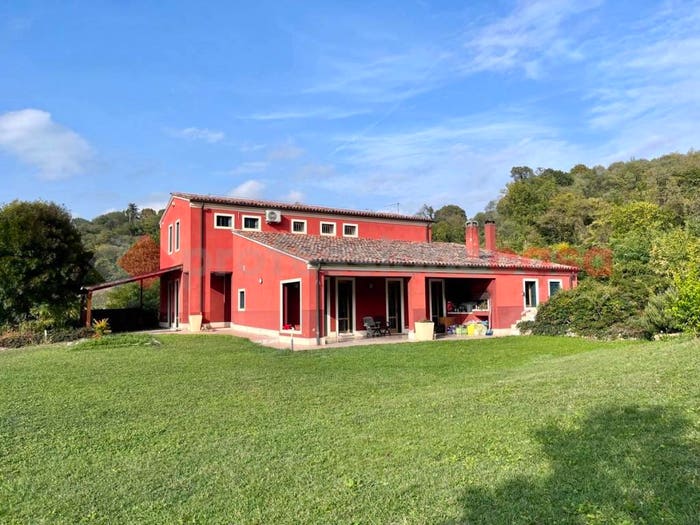 Casa con 5 locali in vendita in Via Valle, Centro, Sarego