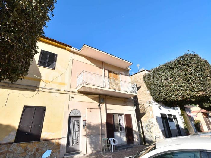 Appartamento trilocale in vendita in Via Nazionale delle Puglie, Centro, Casalnuovo di Napoli