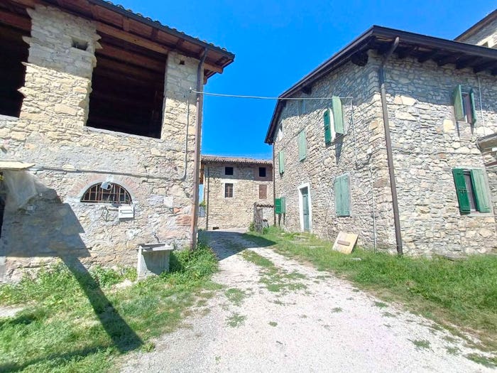 Casa con 6 locali in vendita in via Borgo Cedonia Via chiesa, Cedogno, Neviano degli Arduini