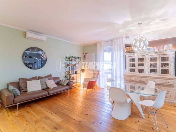 Appartamento con 5 locali in vendita in Via Lucca, Bisceglie, Milano