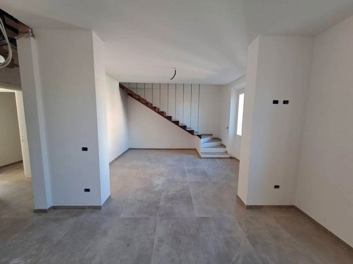 Appartamento con 5 locali in vendita in Via XX Settembre, Centro, Poggibonsi
