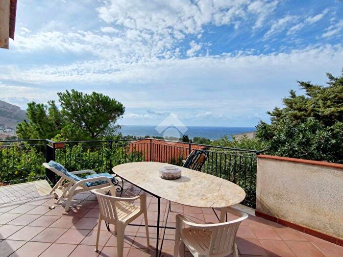 Casa con 5 locali in vendita in Via Schillaci, Sferracavallo Barcarello, Palermo