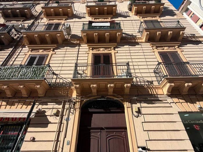 Appartamento con 6 locali in vendita in Corso Camillo Finocchiaro Aprile, Zisa, Palermo