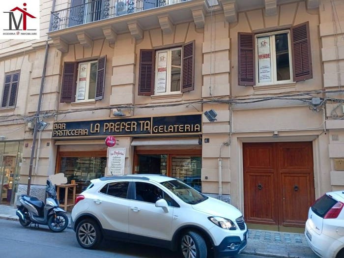 Appartamento quadrilocale in vendita in Via Valerio Villareale, Politeama Ruggiero Settimo, Palermo