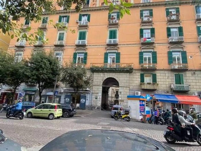 Appartamento con 6 locali in vendita in Via Santa Teresa degli Scalzi, Stella Materdei, Napoli