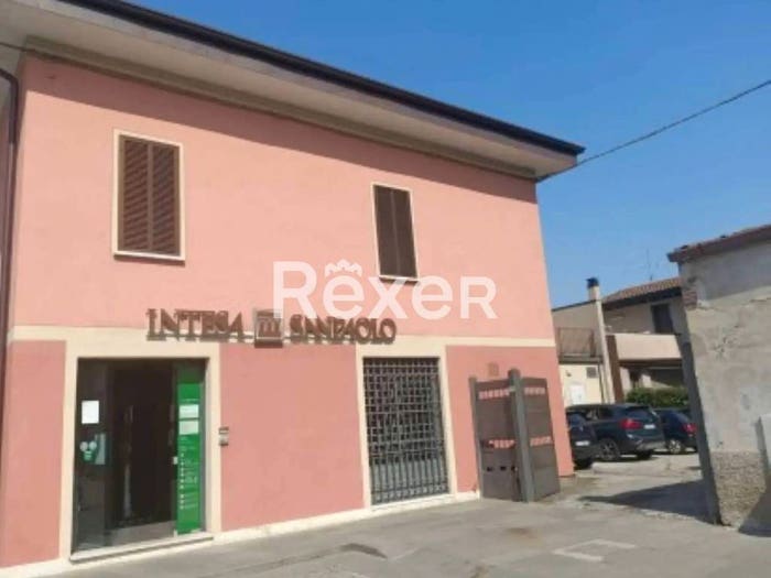 Appartamento trilocale in vendita in Via Roma, Centro, Dello