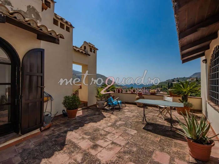Casa con 6 locali in vendita in Via Sant' Angelo, Centro, Itri
