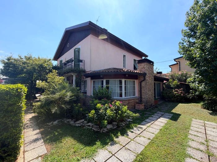 Casa quadrilocale in vendita in Via Francesco Petrarca, Centro, Chiari
