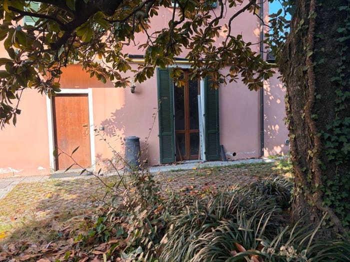 Casa con 6 locali in vendita in Via Cristoforo Colombo, Breccia Lazzago, Como