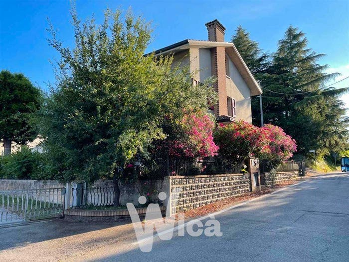 Casa con 6 locali in vendita in Montereale, Cesena
