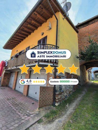 Appartamento quadrilocale in vendita in Via Circonvallazione, Centro, Varallo Pombia