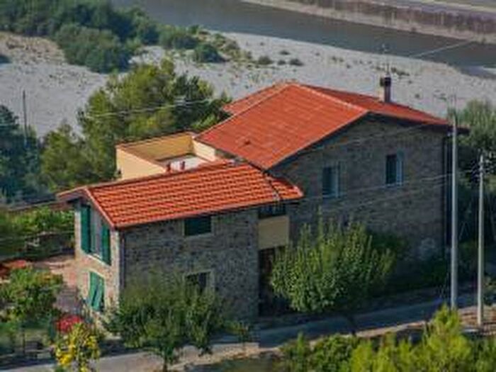 Casa con 6 locali in vendita in Magauda snc, Camporosso