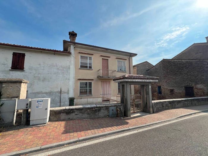 Casa con 6 locali in vendita in Via Virgilio, Centro, Redondesco
