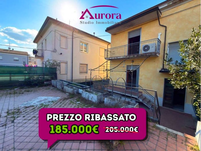 Casa quadrilocale in vendita in Via Monsignor Pietro Piacenza, Centro, Fiorenzuola d'Arda