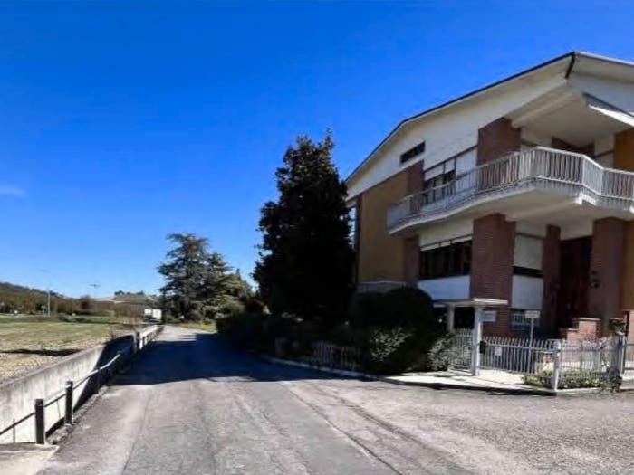 Casa con 6 locali in vendita in Corso Unità d'Italia, Scaparone Biglini Magliano, Alba