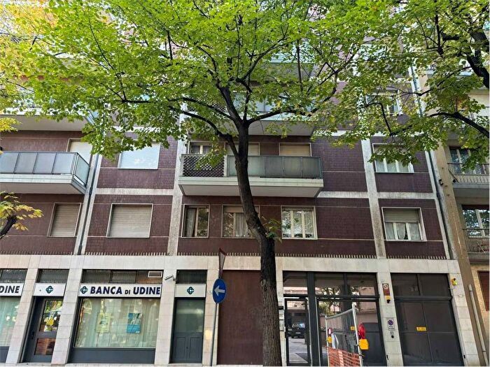 Appartamento con 5 locali in vendita in Via Caterina Percoto, Stazione Europa, Udine