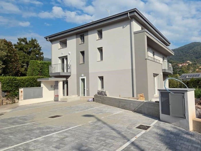 Appartamento quadrilocale in vendita in Via Fermi, Centro, Ome