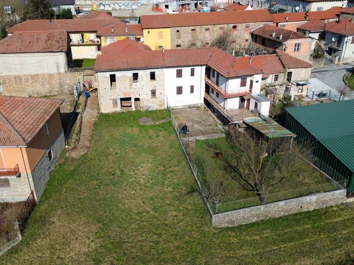 Casa con 6 locali in vendita in Via Roma, Gorzegno