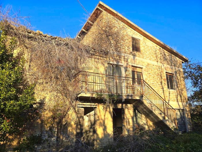 Casa con 6 locali in vendita in Morrovalle