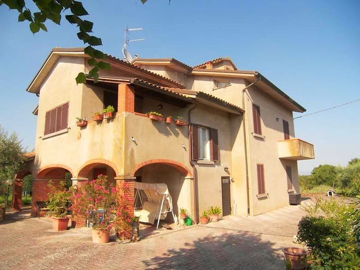 Casa con 6 locali in vendita in Via Procacci, Lucignano