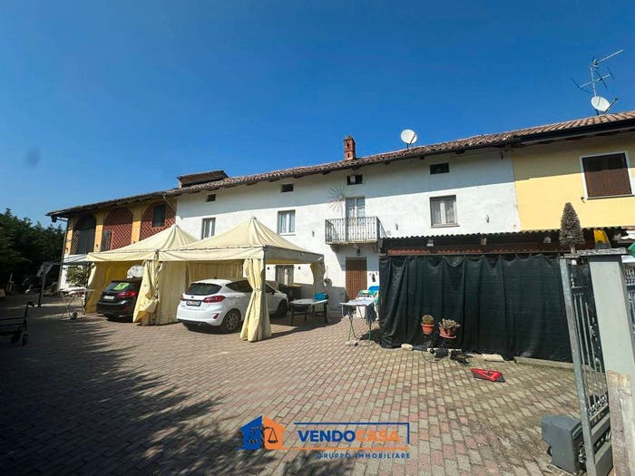 Casa con 6 locali in vendita in Regione Spessa, Agliano Terme
