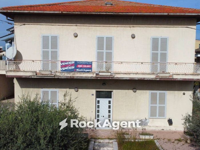 Casa con 6 locali in vendita in Via Luigi Migliori, Centro, Giulianova