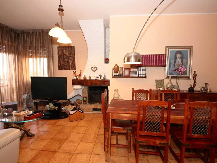 Casa trilocale in vendita in Via Ugo Foscolo, Centro, Parabiago