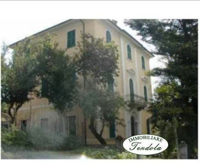 Casa con 6 locali in vendita in Filattiera