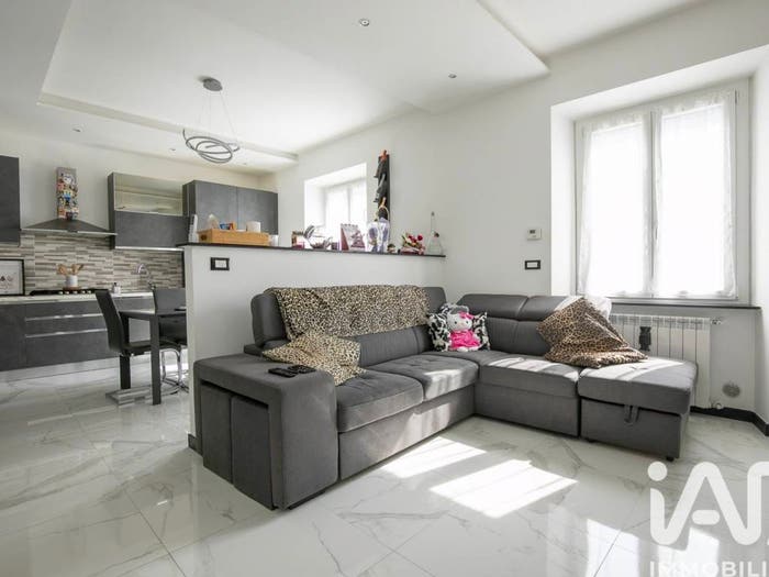 Appartamento quadrilocale in vendita in Via varenna, Pegli, Genova