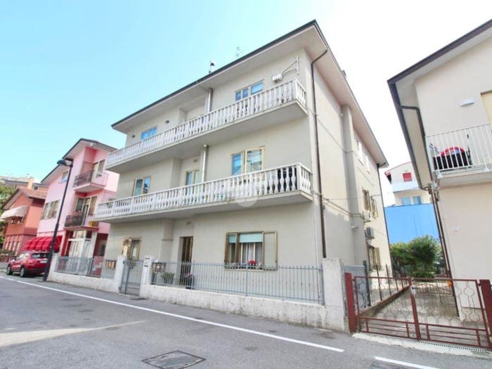 Appartamento quadrilocale in vendita in Via del Gambero, Centro, Caorle