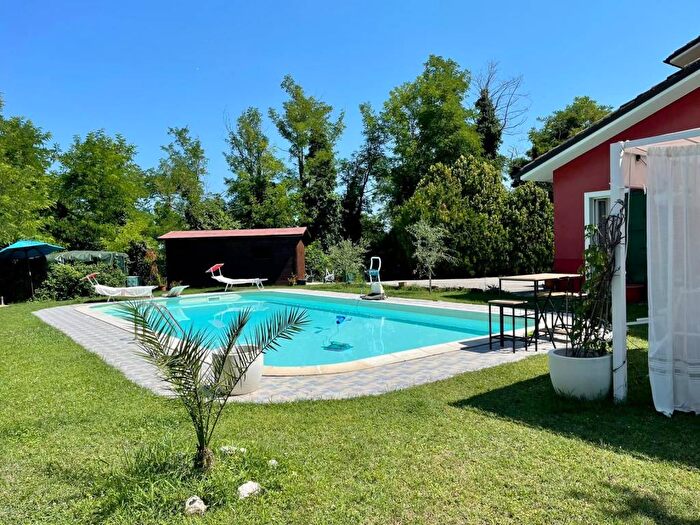 Casa con 6 locali in vendita in Via Palazzo, Terre Roveresche