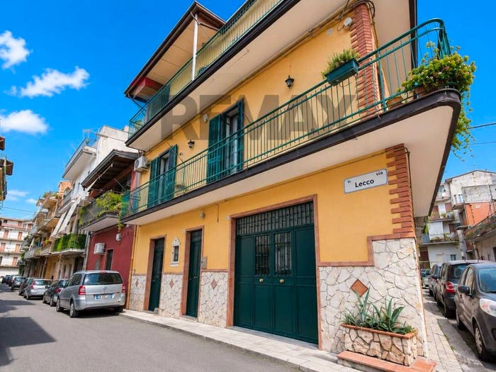Casa con 6 locali in vendita in Via Lecco, Paternò