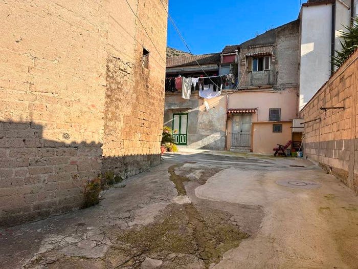 Casa con 6 locali in vendita in Via Guglielmo Marconi, Centro, Maddaloni