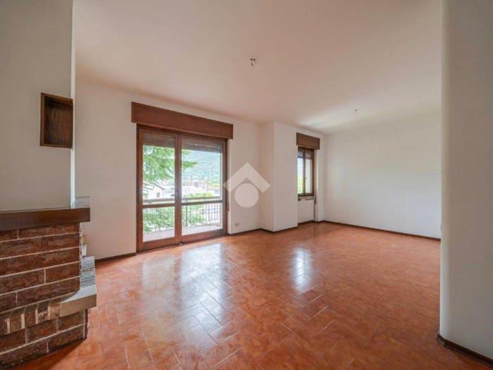 Appartamento trilocale in vendita in Via Garibaldi, Centro, Botticino
