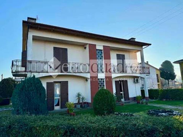 Casa con 6 locali in vendita in Via U Foscolo, Sacchetta Ca' Vecchia, Sustinente