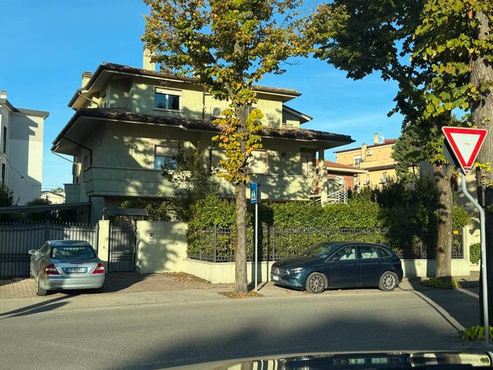 Casa con 6 locali in vendita in Pantano, Pesaro
